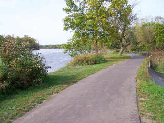FRT trail next to the river